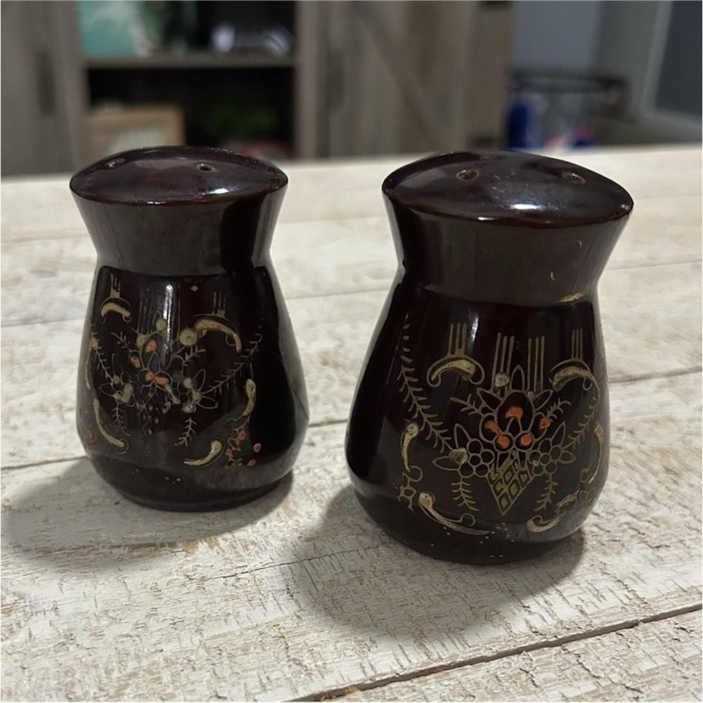 Vintage Japan Ceramic Salt and Pepper Shakers Brown Gold Floral‎ Hand Painted
